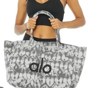 ALO Yoga Gray Tie-Dye Women's Tote Bag
